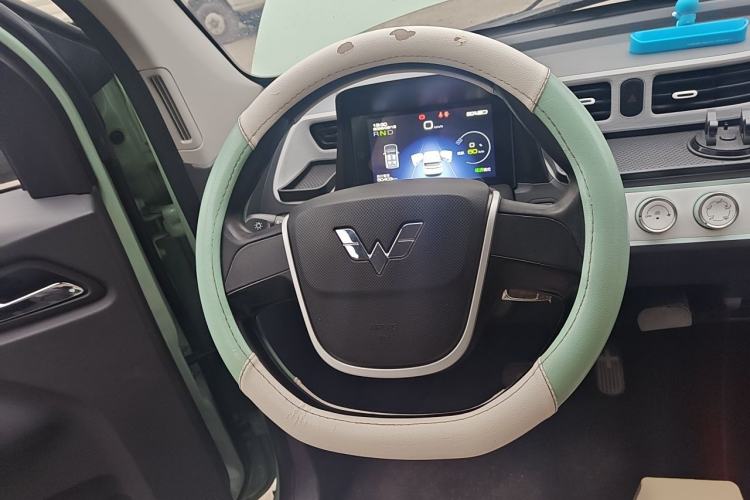Used Wuling Hongguang MINIEV 2021 Macaron Fashion Model Lithium Iron Phosphate Steering Wheel