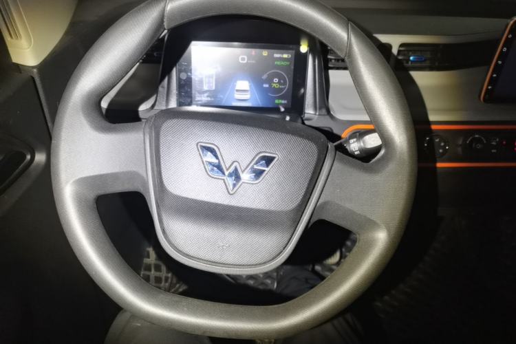 Used Wuling Hongguang MINIEV 2021 Macaron Fashion Model Lithium Iron Phosphate Steering Wheel