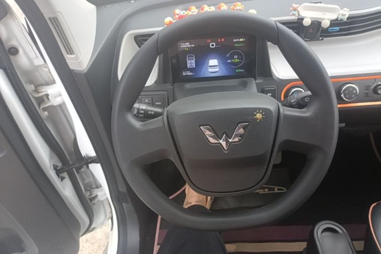 Used Wuling Hongguang MINIEV 2021 Macaron Fashion Edition Lithium-Ion Battery Steering Wheel