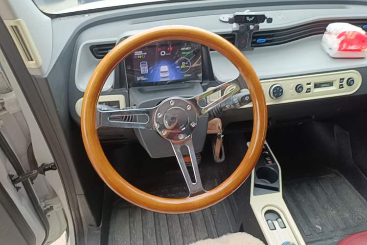 Used Wuling Hongguang MINIEV 2021 Macaron Fashion Model Lithium Iron Phosphate Steering Wheel