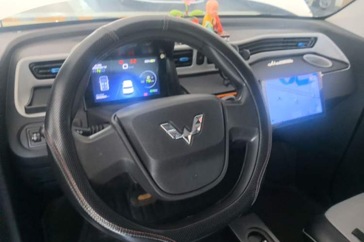 Used Wuling Hongguang MINIEV 2021 Macaron Fashion Model Lithium Iron Phosphate Steering Wheel