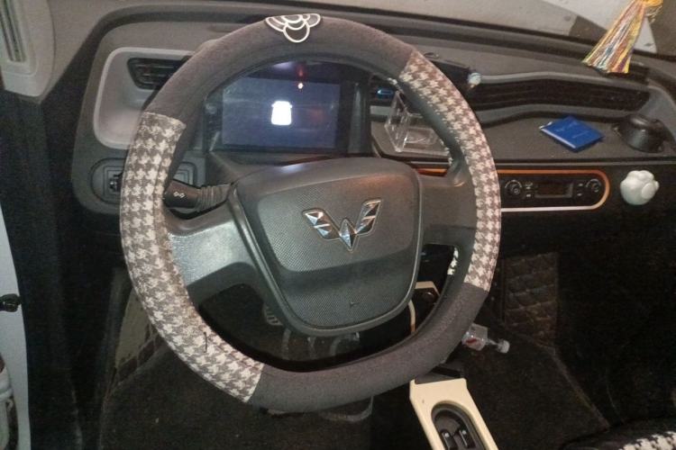Used Wuling Hongguang MINIEV 2021 Macaron Fashion Model Lithium Iron Phosphate Steering Wheel