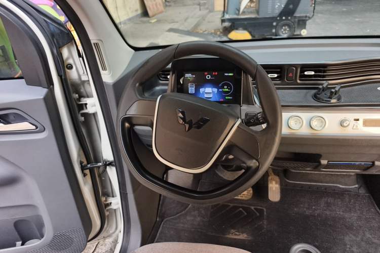 Used Wuling Hongguang MINIEV 2021 Macaron Premium Model – Lithium Iron Phosphate Steering Wheel