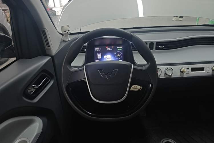 Used Wuling Hongguang MINIEV 2021 Macaron Premium Model – Lithium-NMC Steering Wheel