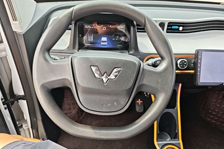 Used Wuling Hongguang MINIEV 2021 Macaron Fashion Edition Lithium-Ion Battery Steering Wheel