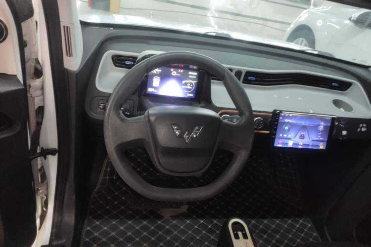 Used Wuling Hongguang MINIEV 2021 Macaron Premium Model – Lithium Iron Phosphate Steering Wheel