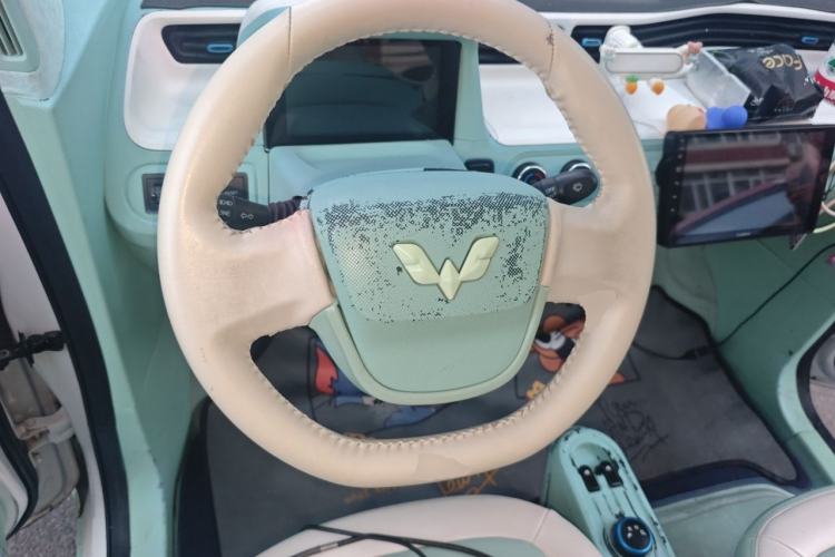 Used Wuling Hongguang MINIEV 2021 Macaron Fashion Edition Lithium-Ion Battery Steering Wheel