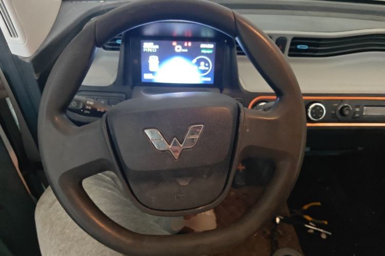 Used Wuling Hongguang MINIEV 2021 Macaron Premium Model – Lithium-NMC Steering Wheel