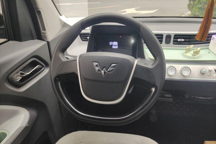 Used Wuling Hongguang MINIEV 2021 Macaron Fashion Edition Lithium-Ion Battery Steering Wheel