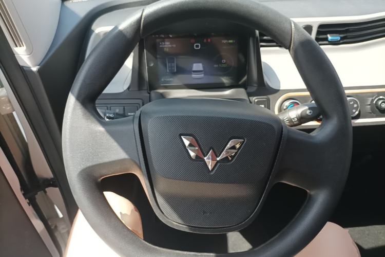 Used Wuling Hongguang MINIEV 2021 Macaron Sandwich Model 170 km Lithium Iron Phosphate Steering Wheel