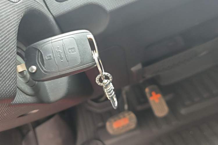 Used Wuling Hongguang MINIEV 2021 Macaron Fashion Edition Lithium-Ion Battery Vehicle Key