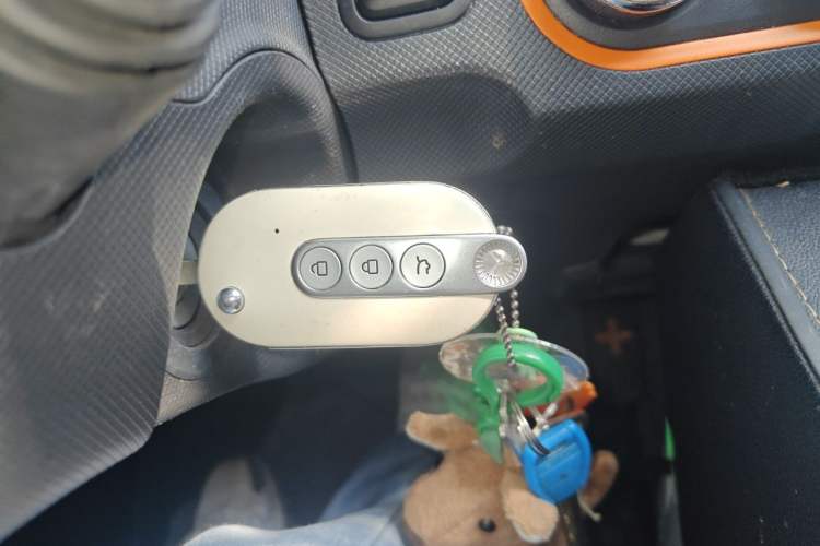Used Wuling Hongguang MINIEV 2021 Macaron Fashion Edition Lithium-Ion Battery Vehicle Key