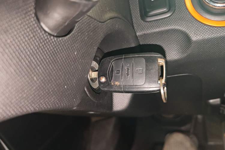 Used Wuling Hongguang MINIEV 2021 Macaron Premium Model – Lithium Iron Phosphate Vehicle Key