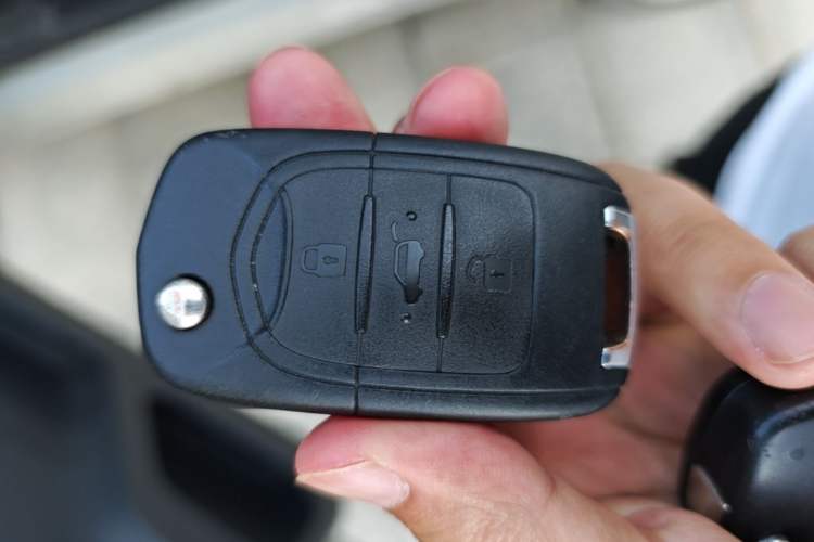 Used Wuling Hongguang MINIEV 2021 Macaron Sandwich Model 170 km Lithium Iron Phosphate Vehicle Key