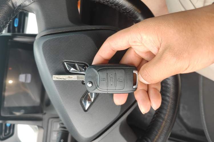 Used Wuling Hongguang MINIEV 2021 Macaron Premium Model – Lithium Iron Phosphate Vehicle Key
