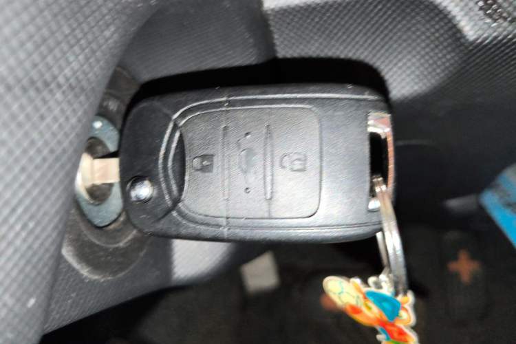 Used Wuling Hongguang MINIEV 2021 Macaron Fashion Edition Lithium-Ion Battery Vehicle Key