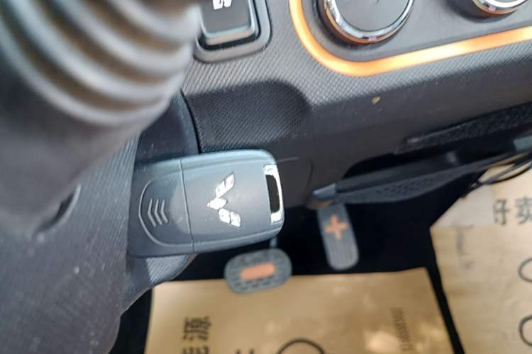 Used Wuling Hongguang MINIEV 2021 Macaron Fashion Model Lithium Iron Phosphate Vehicle Key