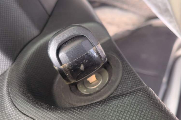 Used Wuling Hongguang MINIEV 2021 Macaron Premium Model – Lithium Iron Phosphate Vehicle Key