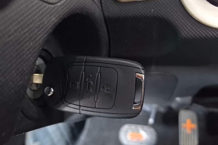 Used Wuling Hongguang MINIEV 2021 Macaron Premium Model – Lithium Iron Phosphate Vehicle Key