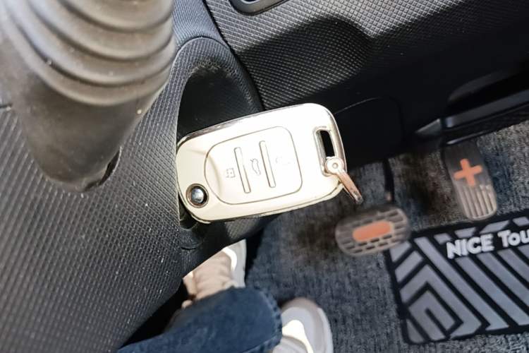 Used Wuling Hongguang MINIEV 2021 Macaron Fashion Model Lithium Iron Phosphate Vehicle Key