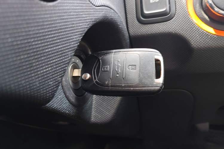 Used Wuling Hongguang MINIEV 2021 Macaron Premium Model – Lithium Iron Phosphate Vehicle Key
