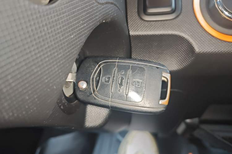 Used Wuling Hongguang MINIEV 2021 Macaron Fashion Edition Lithium-Ion Battery Vehicle Key