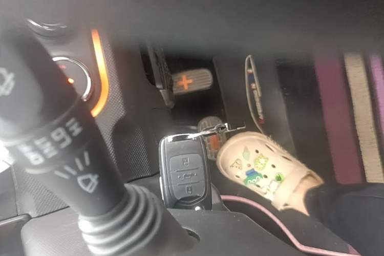 Used Wuling Hongguang MINIEV 2021 Macaron Fashion Edition Lithium-Ion Battery Vehicle Key