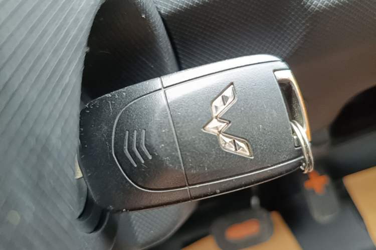 Used Wuling Hongguang MINIEV 2021 Macaron Premium Model – Lithium Iron Phosphate Vehicle Key