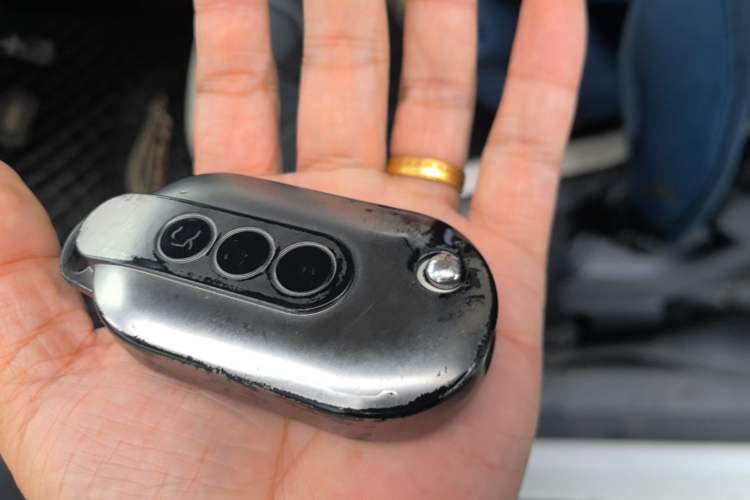 Used Wuling Hongguang MINIEV 2021 Macaron Premium Model – Lithium Iron Phosphate Vehicle Key