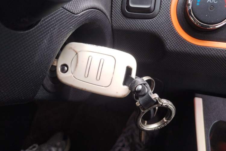 Used Wuling Hongguang MINIEV 2021 Macaron Premium Model – Lithium Iron Phosphate Vehicle Key