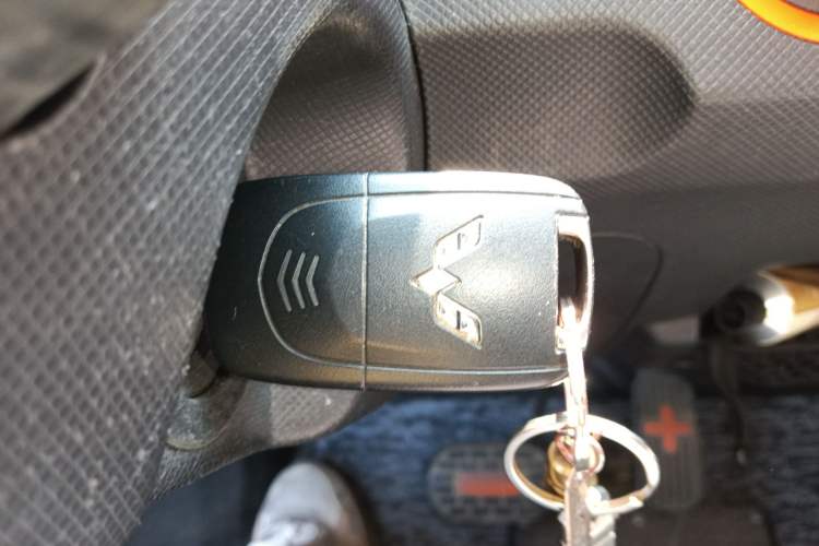 Used Wuling Hongguang MINIEV 2021 Macaron Fashion Model Lithium Iron Phosphate Vehicle Key