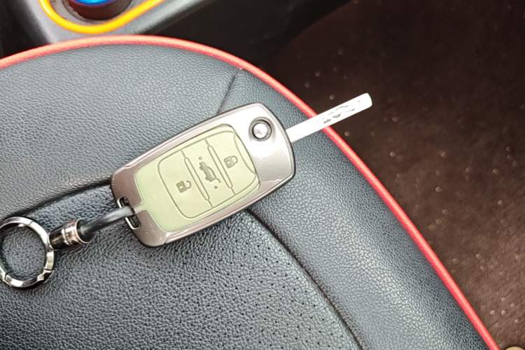 Used Wuling Hongguang MINIEV 2021 Macaron Fashion Edition Lithium-Ion Battery Vehicle Key
