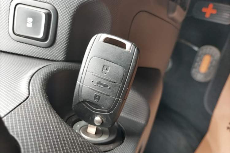 Used Wuling Hongguang MINIEV 2021 Macaron Premium Model – Lithium-NMC Vehicle Key