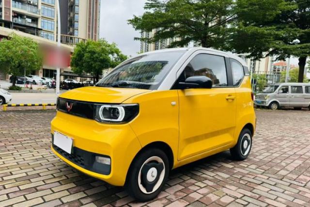 Używany Wuling Hongguang MINIEV 2021 Macaron Premium Model – Lithium Iron Phosphate