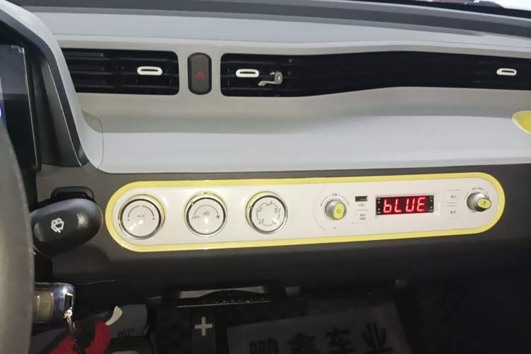 Used Wuling Hongguang MINIEV 2021 Macaron Fashion Model Lithium Iron Phosphate Audio And AC Panel