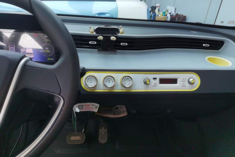Used Wuling Hongguang MINIEV 2021 Macaron Fashion Edition Lithium-Ion Battery Audio And AC Panel