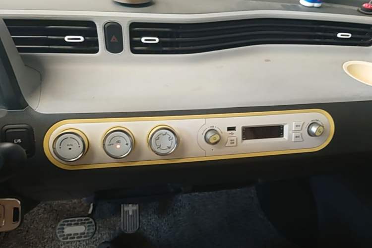 Used Wuling Hongguang MINIEV 2021 Macaron Fashion Edition Lithium-Ion Battery Audio And AC Panel