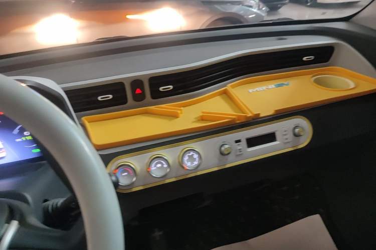Used Wuling Hongguang MINIEV 2021 Macaron Fashion Edition Lithium-Ion Battery Audio And AC Panel
