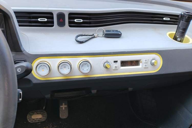 Used Wuling Hongguang MINIEV 2021 Macaron Premium Model – Lithium Iron Phosphate Audio And AC Panel