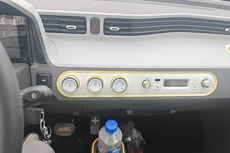 Used Wuling Hongguang MINIEV 2021 Macaron Premium Model – Lithium Iron Phosphate Audio And AC Panel