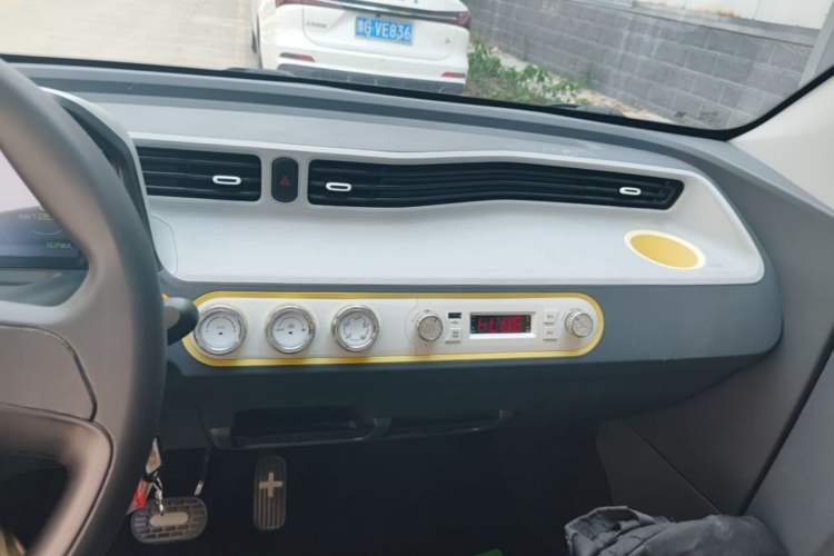 Used Wuling Hongguang MINIEV 2021 Macaron Premium Model – Lithium Iron Phosphate Audio And AC Panel