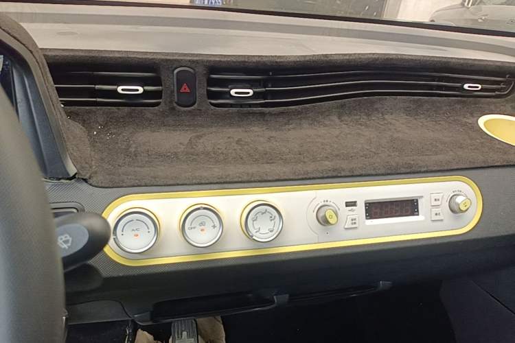 Used Wuling Hongguang MINIEV 2021 Macaron Fashion Model Lithium Iron Phosphate Audio And AC Panel