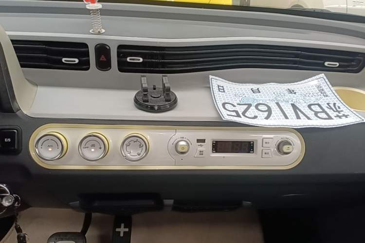 Used Wuling Hongguang MINIEV 2021 Macaron Premium Model – Lithium Iron Phosphate Audio And AC Panel