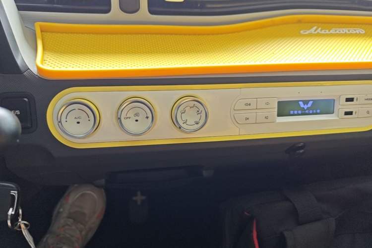 Used Wuling Hongguang MINIEV 2021 Macaron Premium Model – Lithium Iron Phosphate Audio And AC Panel