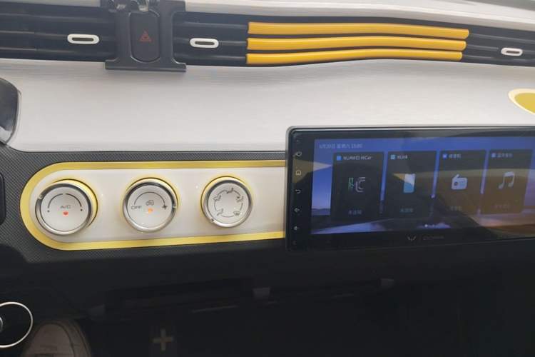 Used Wuling Hongguang MINIEV 2021 Macaron Premium Model – Lithium Iron Phosphate Audio And AC Panel