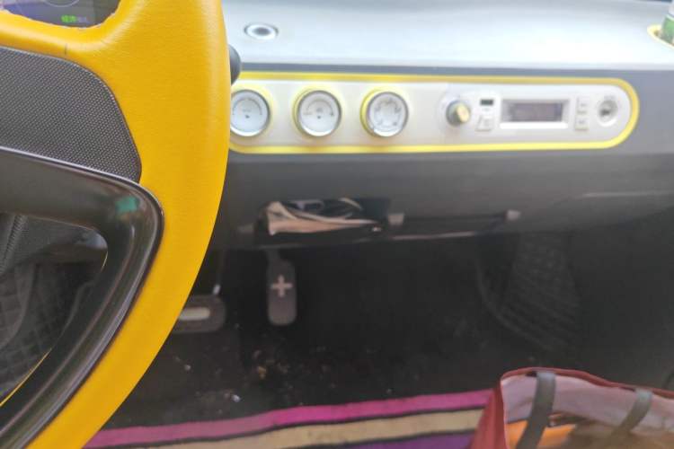 Used Wuling Hongguang MINIEV 2021 Macaron Premium Model – Lithium-NMC Audio And AC Panel