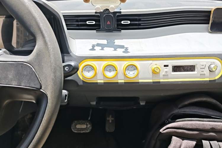 Used Wuling Hongguang MINIEV 2021 Macaron Premium Model – Lithium-NMC Audio And AC Panel