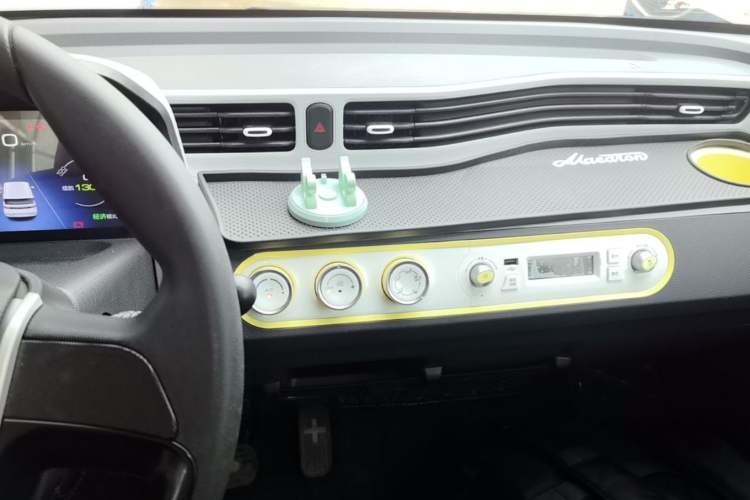 Used Wuling Hongguang MINIEV 2021 Macaron Sandwich Model 170 km Lithium Iron Phosphate Audio And AC Panel