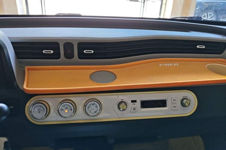 Used Wuling Hongguang MINIEV 2021 Macaron Fashion Edition Lithium-Ion Battery Audio And AC Panel