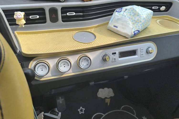 Used Wuling Hongguang MINIEV 2021 Macaron Premium Model – Lithium Iron Phosphate Audio And AC Panel